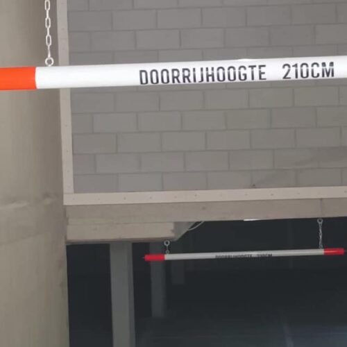 Barrière aanrijdbalk 9 Ook voor zwaardere maatwerk hoogtebalken is SKWShop het juiste adres. Deze hebben we voor een VVE in Utrecht geproduceerd. (4 stuks).