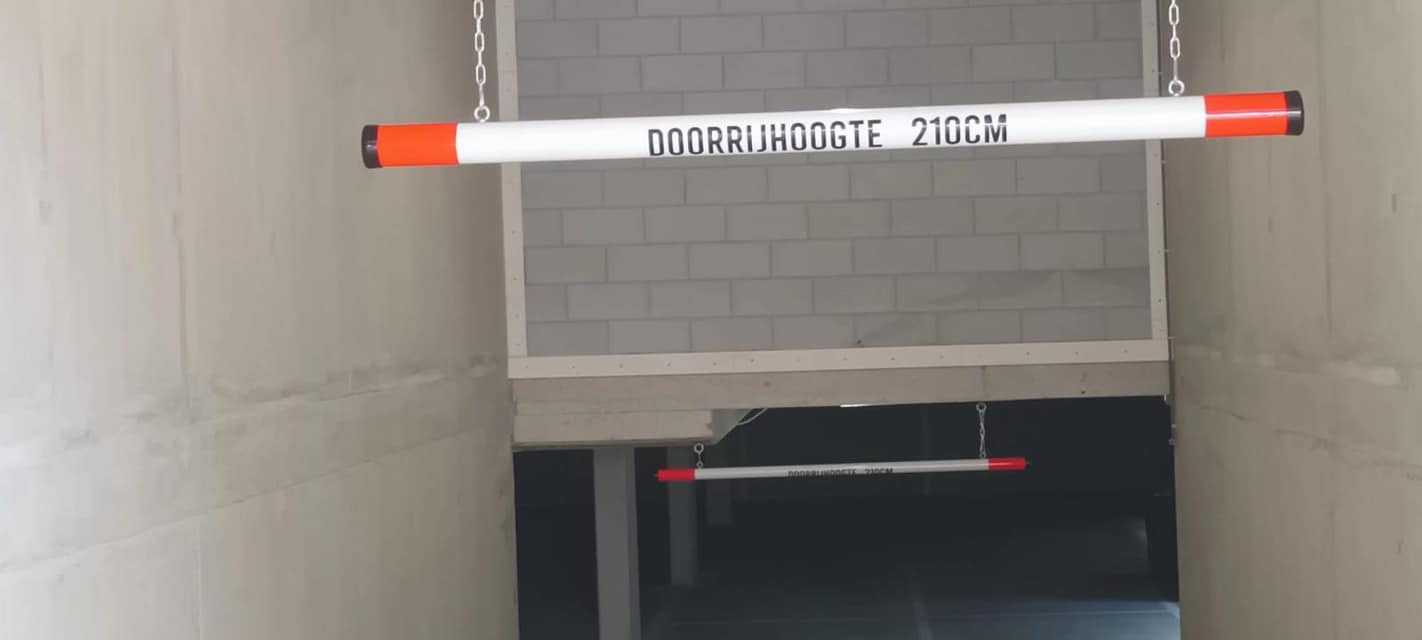 Barrière aanrijdbalk 2 Ook voor zwaardere maatwerk hoogtebalken is SKWShop het juiste adres. Deze hebben we voor een VVE in Utrecht geproduceerd. (4 stuks).