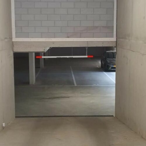 Barrière aanrijdbalk 10 Voor onze maatwerk hoogtebalken, geldt: bijna alles is mogelijk, we informeren u graag.