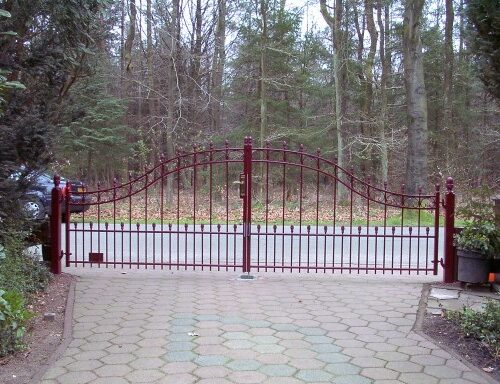 Draaipoorten 21 Veilige en stijlvolle draaipoorten volledig op maat gemaakt. Thermisch verzinkt, onderhoudsarm en ideaal voor bedrijfs- en industrieterreinen.