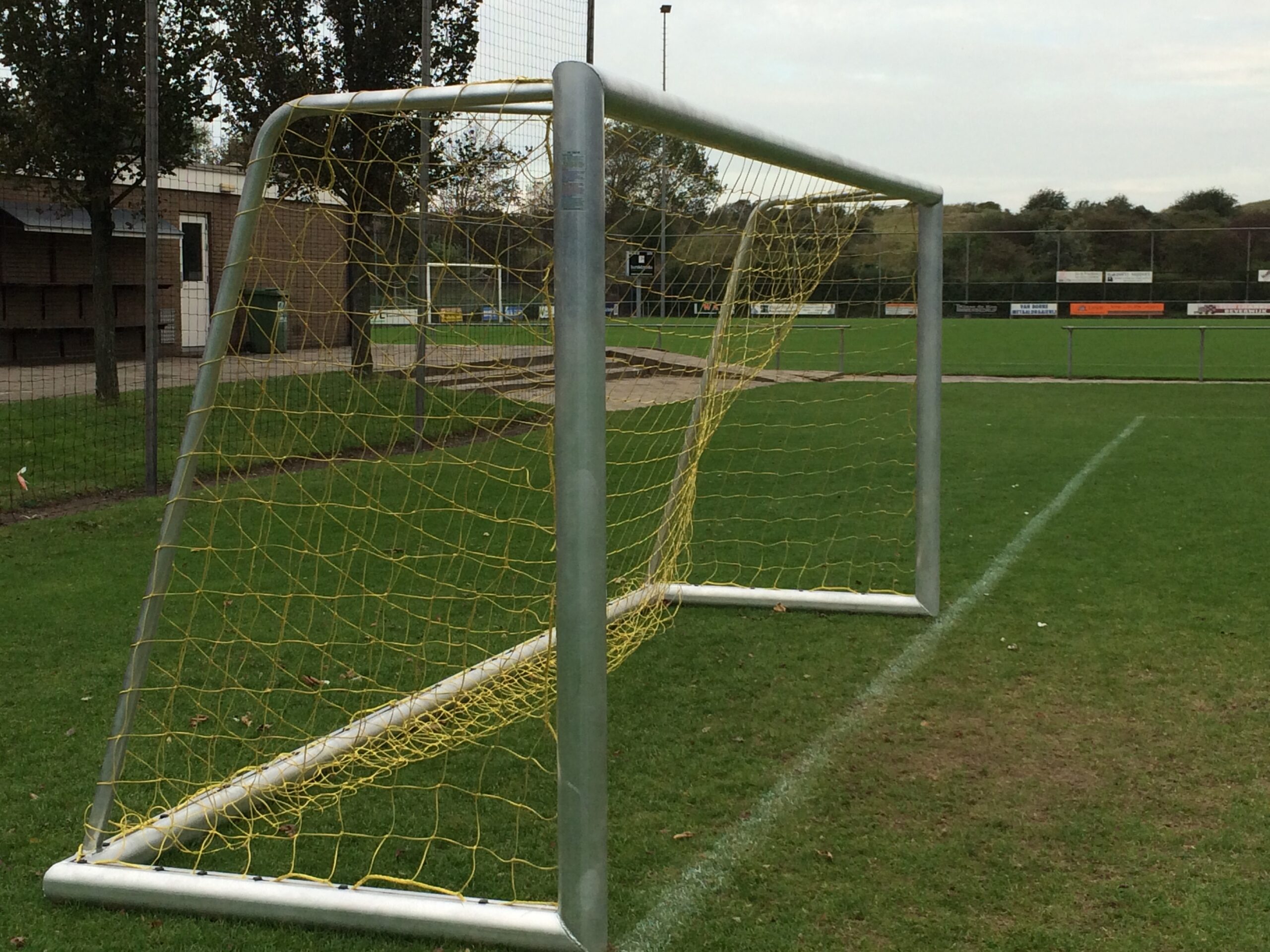 Pupillen voetbaldoel JVD180 3 Door en door gelast. Jeugd voetbaldoelen uit de JVD180-serie. Voor wie alleen het beste goed genoeg is.