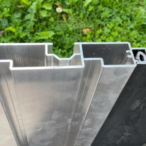 No Infill profielen 18 Op deze afbeelding ziet u goed de dikte en de profilering van deze No Infill kantopsluiting.