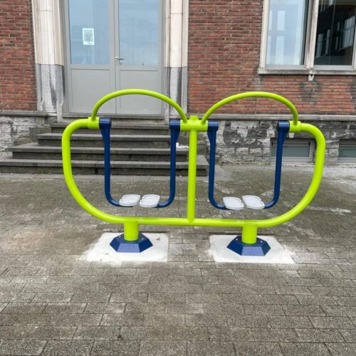 Kinderfitness de Dubbele Airwalker 10 De Dubbele Airwalker voor kinderen is ontworpen volgens de veiligheidsnorm PN-EN 16630:2015 voor langdurig gebruik in de openbare ruimte.