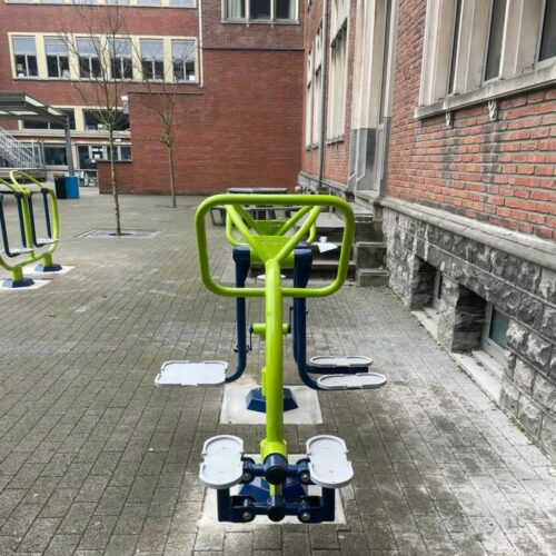Kinderfitness de Dubbele Airwalker 11 Met de kinder buiten fitnesstoestel Dubbele Airwalker kunnen twee kinderen tegelijk sporten, wat het extra leuk en sociaal maakt.