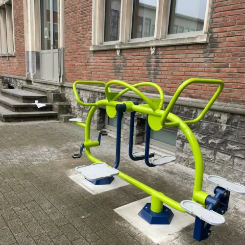 kinder fitnesstoestel Small Wheels 8 Het toestel is opgebouwd uit een degelijk buizenframe, eenvoudig te monteren en ontworpen voor jarenlang intensief gebruik.
