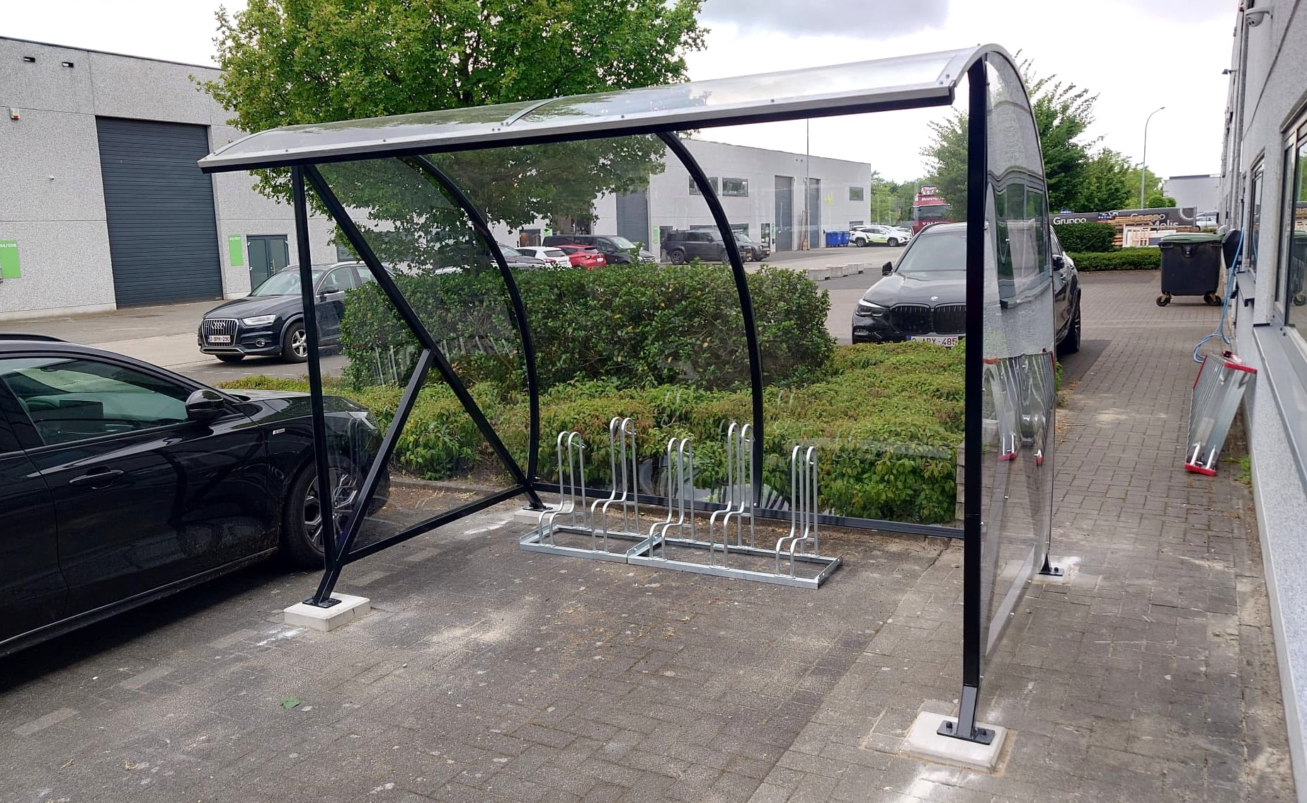 Fietsoverkapping BF1000 - AANBIEDING 50 Topaanbieding: Degelijke fietsoverkapping BF1000 nu inclusief montage – ideaal voor elk terrein waar fietsen netjes en droog moeten staan!