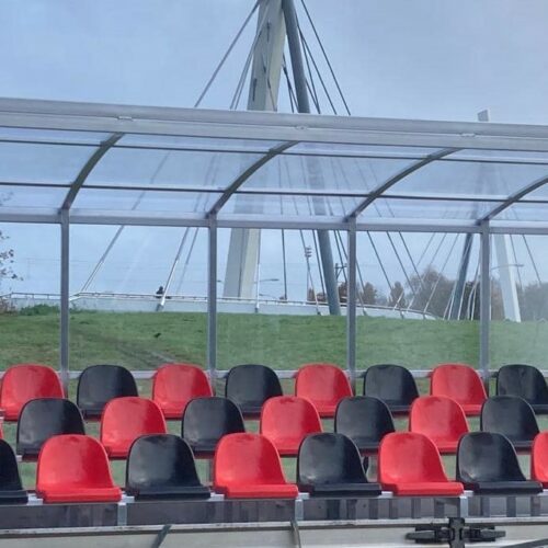 Tribune Sienna 37 Compact en praktisch: de Sienna tribune biedt optimaal gebruik van de beschikbare ruimte. Een aanwinst voor uw sportaccommodatie