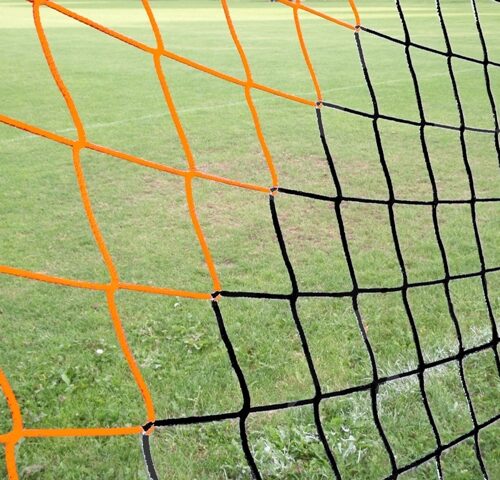 Knooploze doelnetten hebben de mooiste net-ophanging doordat deze soepeler zijn.