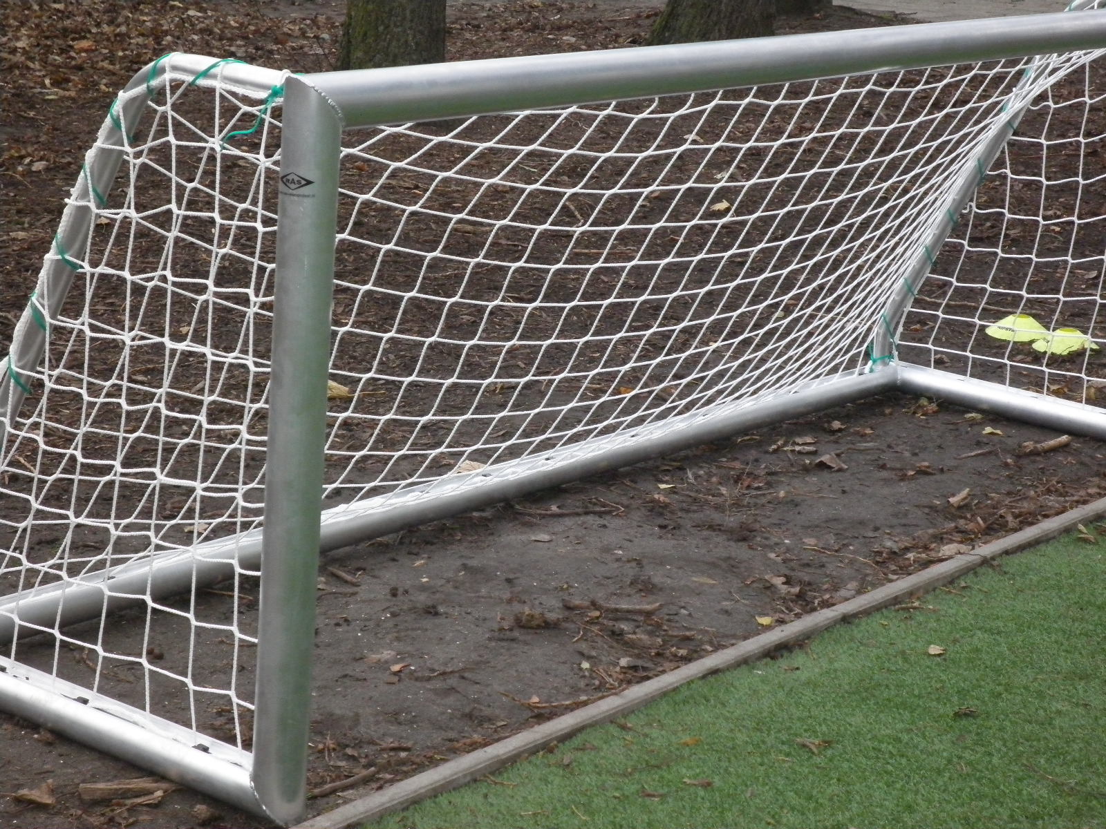 Stel mini doelnetten, JVN195 4 Afgebeeld de 3 x 1 m uitvoering van deze mini doelnetten, kleur wit.