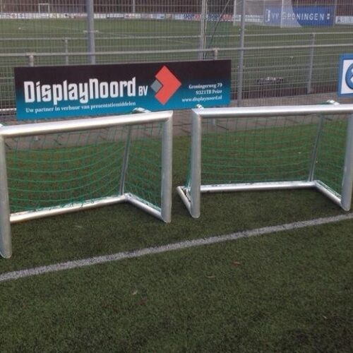 Stel mini doelnetten, JVN195 7 Afgebeeld de 1.2 x 0.8 m uitvoering van deze mini doelnetten, kleur groen.