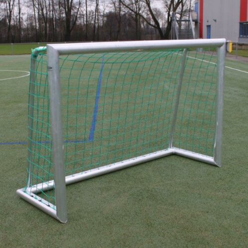 Stel mini doelnetten, JVN195 6 Afgebeeld de 1.8 x 1.2 m uitvoering van deze mini doelnetten, kleur groen. Geknoopt Pe, dus zeer duuzaam.