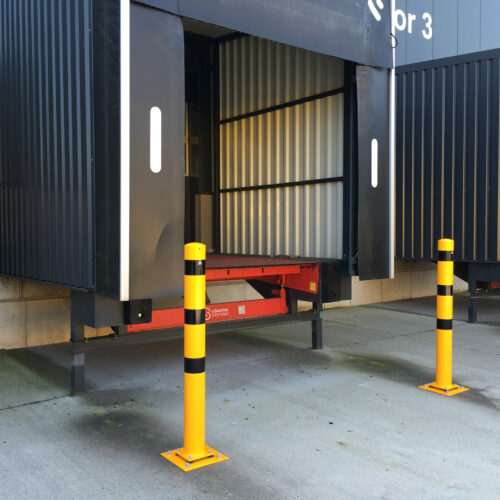 Deze afzetpalen gfeven ca 30 graden mee als er tegen aangereden wordt. Leverbaar in een diameter van 76mm en 89mm. Standaard geel-zwart, maar op aanvraag in bijna iedere kleur(en) leverbaar.