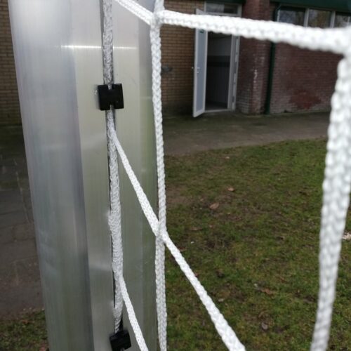 Pupillen voetbaldoel JVD200 12 De standaard uitvoering met de netplaatjes. Voordelig duurzaam en een ideale netbevestiging.