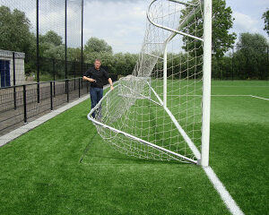 Opklapbare netbeugel voor seniorendoelen 15 Voetbaldoel VD111. Opklapbare netbeugels voor senioren voetbaldoelen. Zeer duurzaam en verrassend voordelig.