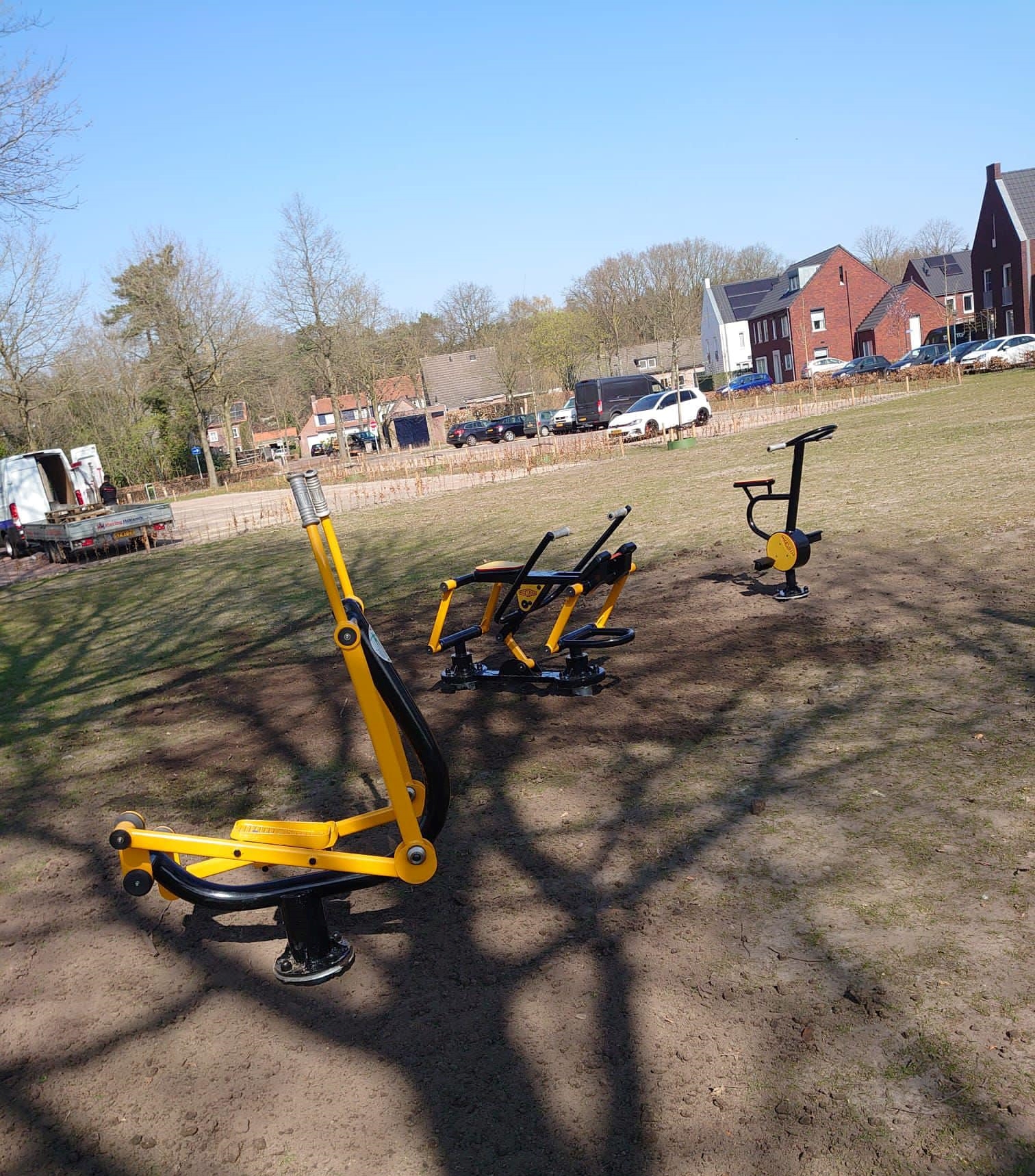 Buiten fitnesstoestel Chest Press & Pull Down Combo 7 FZL’s topsegment buiten fitnesstoestellen zijn geschikt voor zware, intensieve trainingen en duurzaam buitengebruik.