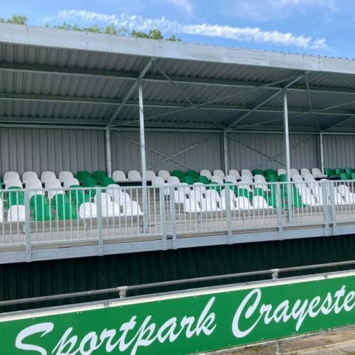 Tribune model Live 55 Onze overdekte Live tribune met een lengte van 16 meter bij vv Tricht.