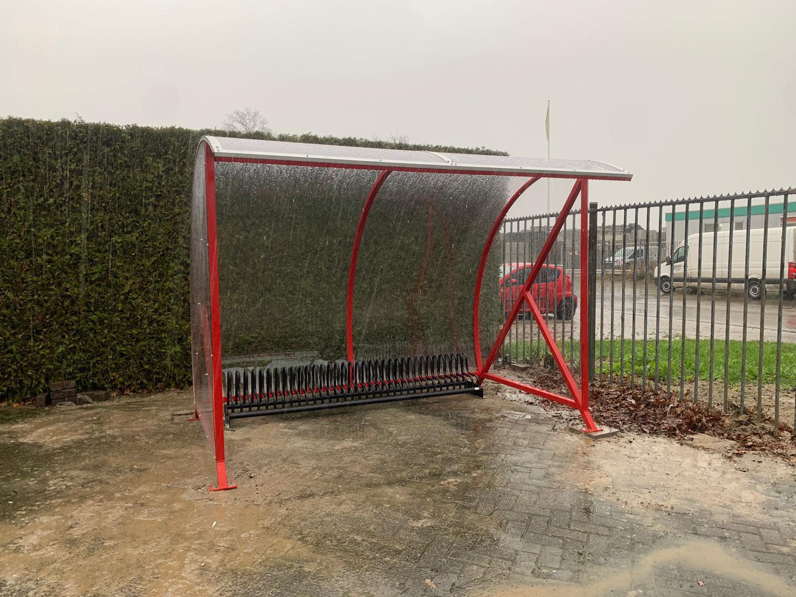 Fietsoverkapping BF1000 - AANBIEDING 24 fietsoverkapping model BF1000 in een rode ral kleur.