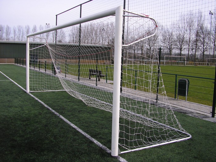 P-beugels senior 1 Losse P beugels voor onze aluminium voetbaldoelen. Complete set met schoren.