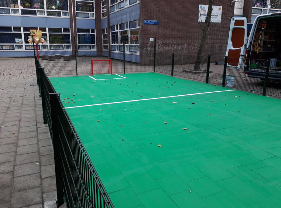 Sportvloercoating 13 Afgebeeld een pannaveld uit onze Premium-serie met groene vloercoating en eenvoudige belijning.