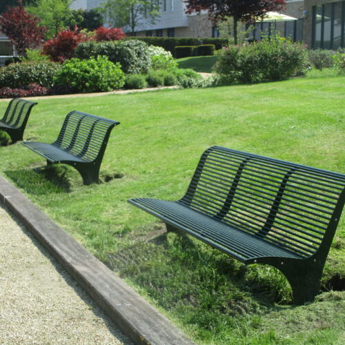 Parkbank Athene 35 Parkbank Athene met rugleuning. Straatmeubilair op zijn mooist. Deze staan in Kennemeroord.