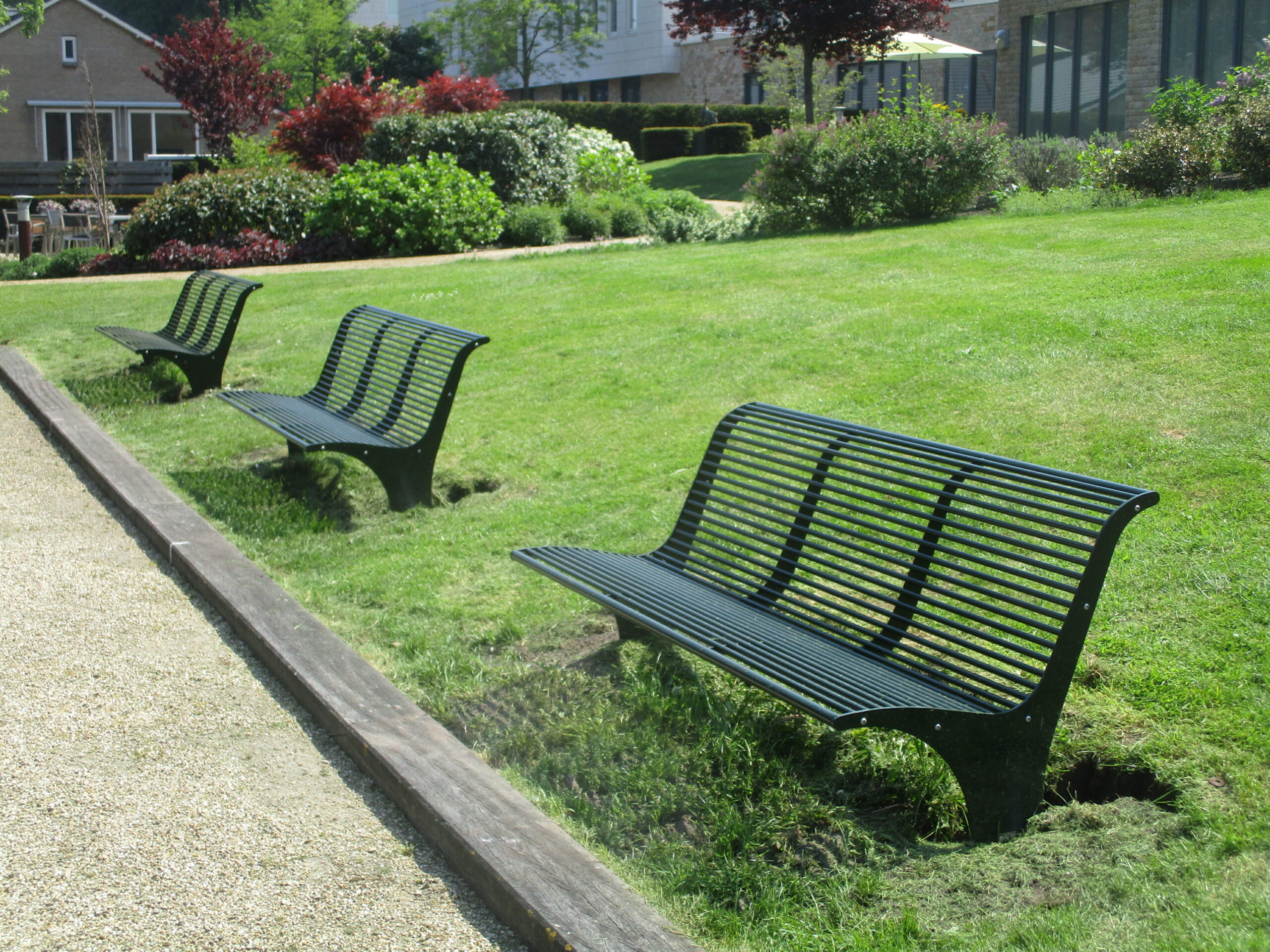 Parkbank Athene 6 Parkbank Athene met rugleuning. Straatmeubilair op zijn mooist. Deze staan in Kennemeroord.