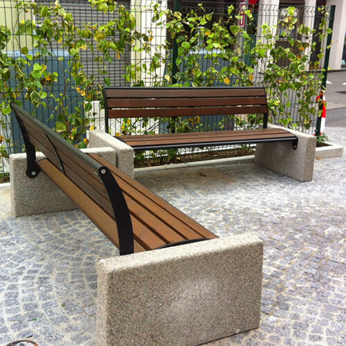 Parkbanken model Donna met de FSC houten zitting en leuning afgewerkt in een chique Mahonie kleur.