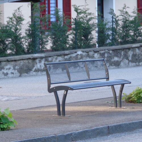 Parkbank Tauri Color 27 Parkbank Tauri Color gecoat in een standaard RAL kleur.