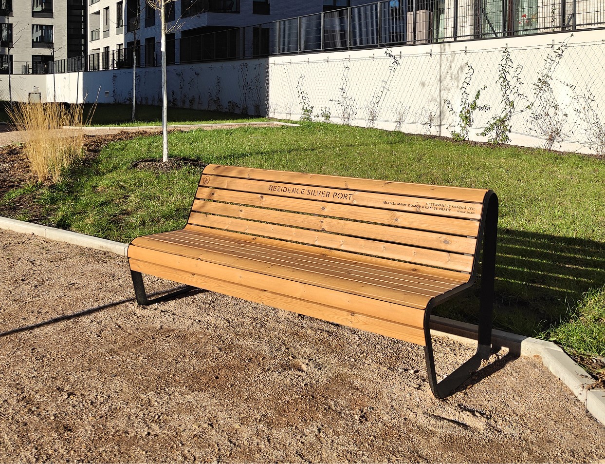 Design parkbank Borola 13 Borola Parkbanken van hoogwaardig aluminium en hout – de perfecte combinatie van elegantie en zitcomfort. Straatmeubialir