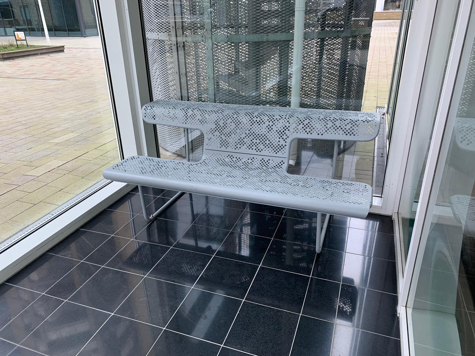 Parkbank De dichter 8 Design parkbank The Poet (De Dichter) te vinden in musea Duitsland en Amerika (New York)