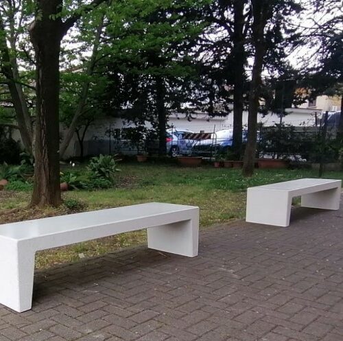 Door het gewicht kunnen deze parkbanken vrijstaand geplaatst worden