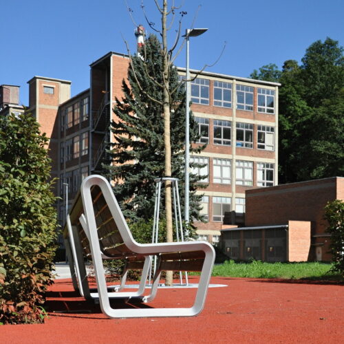 Design parkbank Borola 19 De aluminium naturel uitvoering met rugleuning. Parkbank model Borola, als het ook gewoon mooi mag zijn. Een uitstekend zitcomfort.