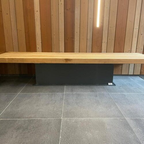 Parkbank Armas 13 Onze design parkbanken Armas in een winkelcentrum. Prachtige blikvangers