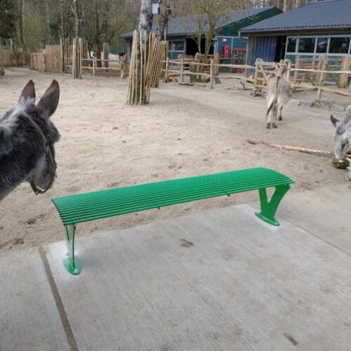 Parkbank Athene 46 Parkbank Athene in een groen ral kleur zonder rugleuning bij De Ezel sociëteit