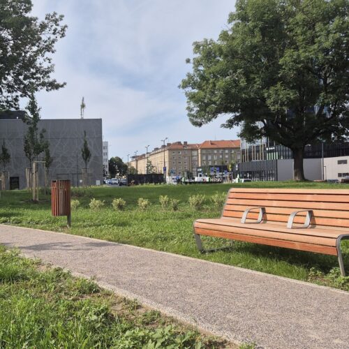 Design parkbank Borola 33 Parkbanken met rugleuning en armleuningen – voor wie comfort én design belangrijk vindt.