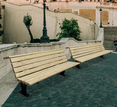 Parkbanken model Florent met zitting/leuning van verduurzaamd grenen. Ook met  FSC-hardhouten zitting en leuning (Iroko) leverbaar.