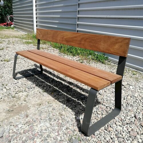 Parkbank Vilnius, eenvoud, elegant en verrassend voordelig.