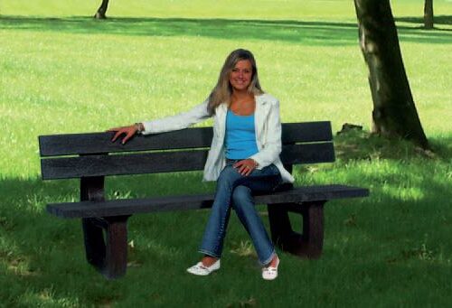 Parkbank kopen? Parkbank model Bonn. Fraai om te zien en een uitstekend zitcomfort. Rotvrij, splintervrij en grafitiproof. Deze parkbanken zijn in diverse kleuren leverbaar.