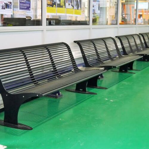 Parkbank Athene 31 Onze fraaie design parkbanken model Athene op een rij. Hier bijNedTrain