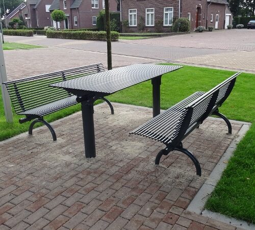 Parkbank Rest recht 25 Parkbanken model Rest met rugleuning en met bijpassende picknicktafel. Straatmeubilair op zijn mooist!