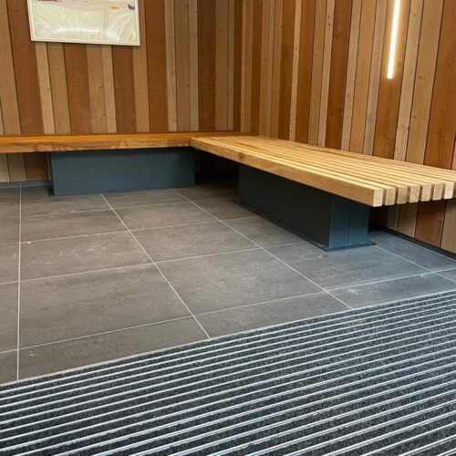 Parkbank Armas 14 Deze fraaie parkbanken zijn absoluut een aanwinst voor zowel de binnen als buitenruimte.