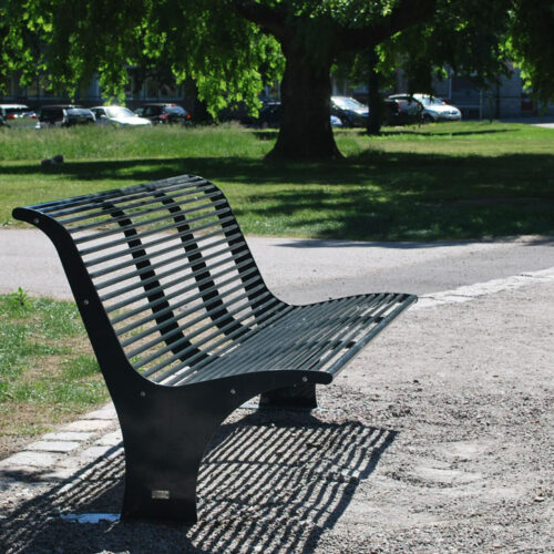 Parkbank Athene 54 Parkbank Athene, Voor wie houdt van keuzes: deze design parkbanken zijn leverbaar met of zonder rugleuning en in diverse RAL-kleuren, zodat u altijd de perfecte variant vindt voor jouw project