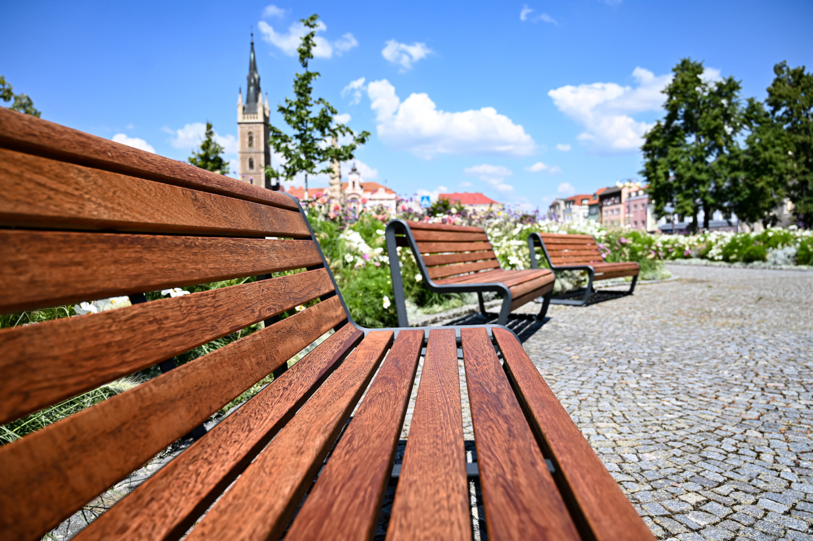 Design parkbank Borola 8 Het fraaie design van de Borola parkbank houdt rekening met zowel esthetiek als comfort. Bijzonder fraai om te zien.