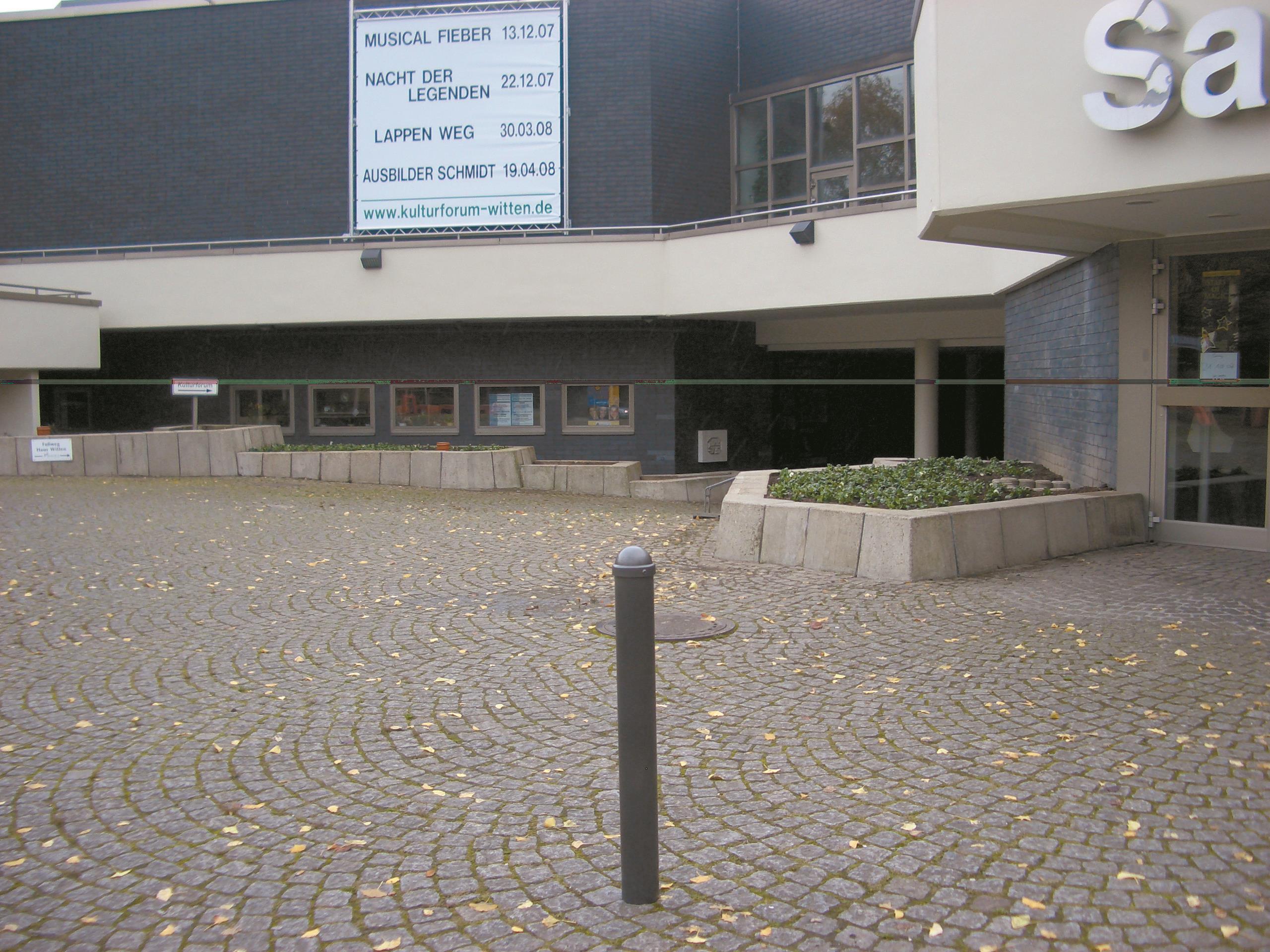 Anti parkeerpaal halfrond 1 Afzetpaal met halfronde kop, afgebeeld in ral 7016. Verrassend voordelige en duurzame afzetpalen.