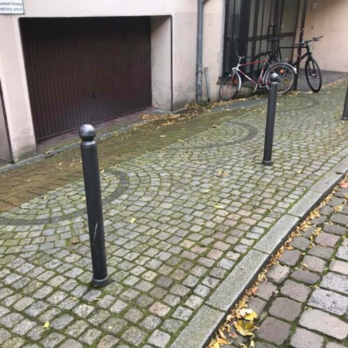 Anti parkeerpaal met Bolkop 8 Deze afzetpalen antiparkeerpalen zijn ideaal in oude dorp- en stadskernen. Hier afgebeeld in het oude Centrum van Bremen