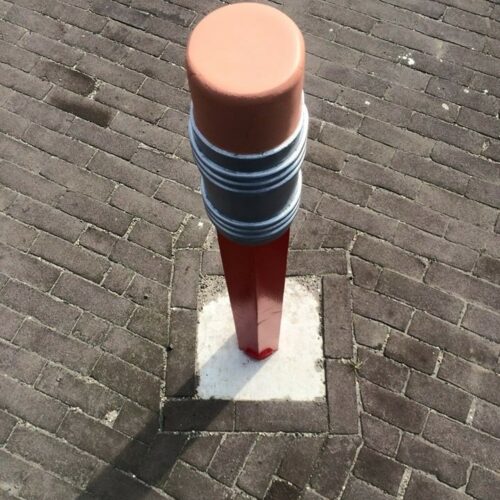 Parkeerpaal Potloodmodel 24 Parkeerpalen potloodmodel. Bijzonder duurzaam en vrolijke blikvangers.