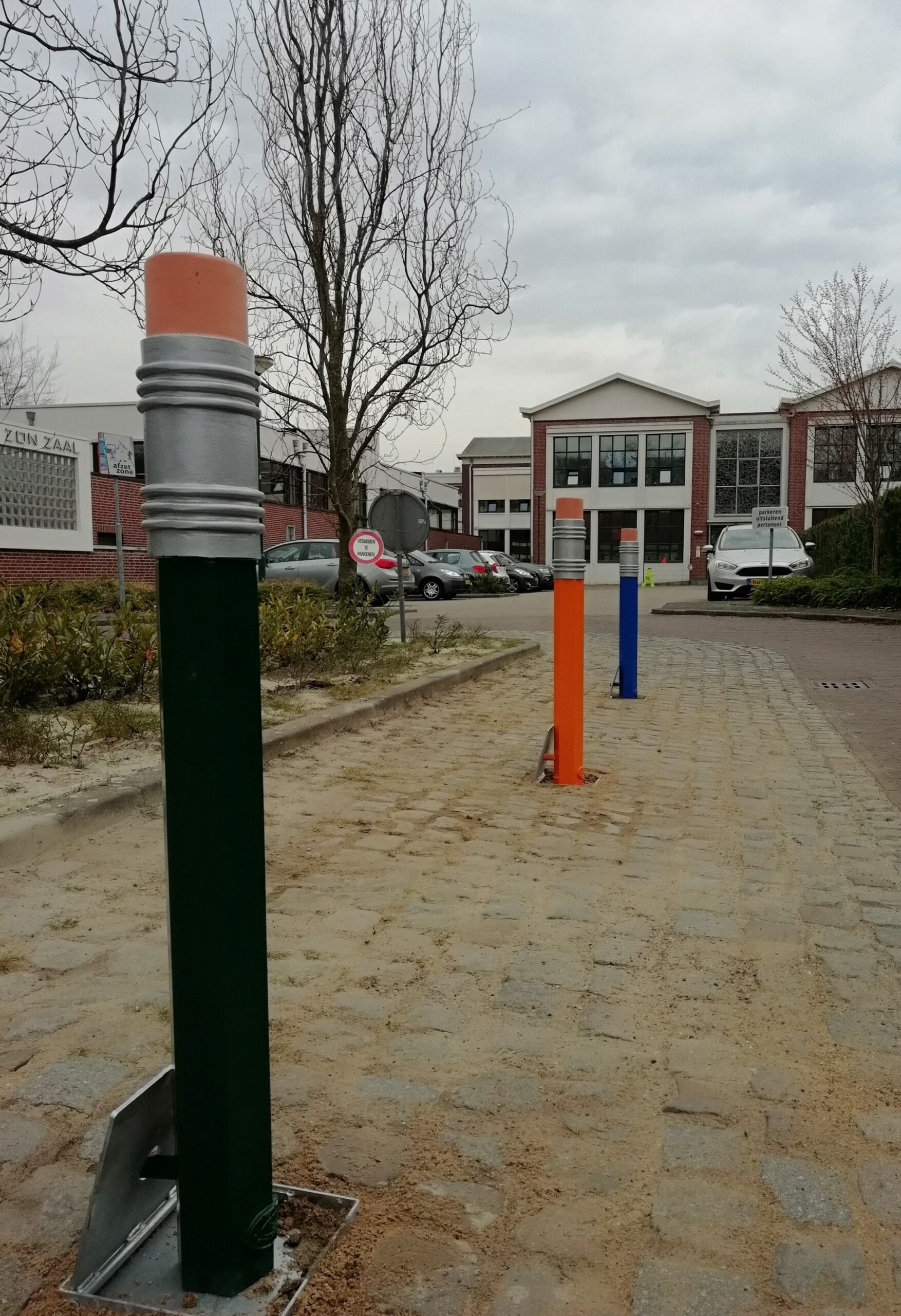 Parkeerpaal Potloodmodel 14 Ideaal bij basisscholen. Potloodpalen, ook in de kleuren van uw school ;everbaar