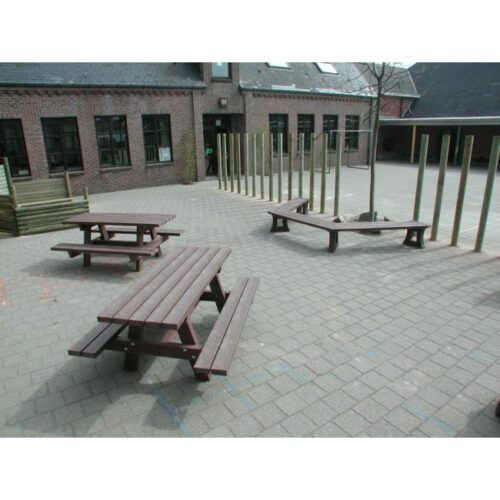 Kunststof picknicksets die jarenlang onbezorgd meegaan. Onderhoudsarm park- en straatmeubilair.
