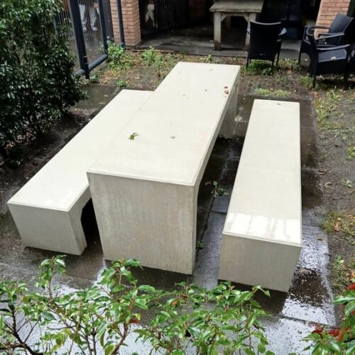 Picknicktafel Dion 9 Picknickset Dion in het lichtgrijs bij GGZ Delfland.