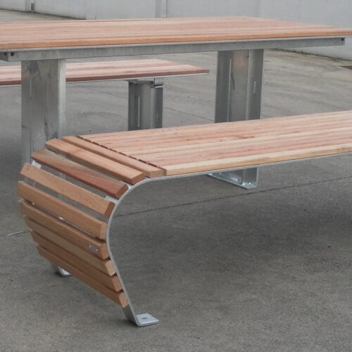 Picknickset, picknicksets Contour. Afgebeeld met een verzinkt frame, deze kan in een aantal fraaie ral kleuren gecoat worden.