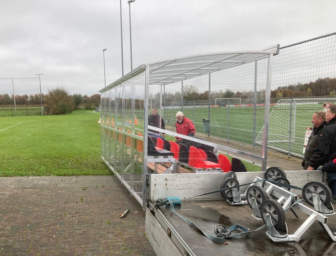 Tribune Sienna 17 De Sienna tribune past perfect in kleinere sportaccommodaties, met drie zitrijen voor optimaal comfort. Deze staat in Beerzerveld.